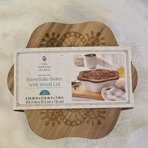 The Pioneer Woman Snowflake Baker with Wooden Lid